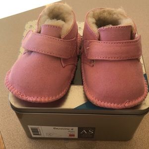 Infant pink bear paw booties